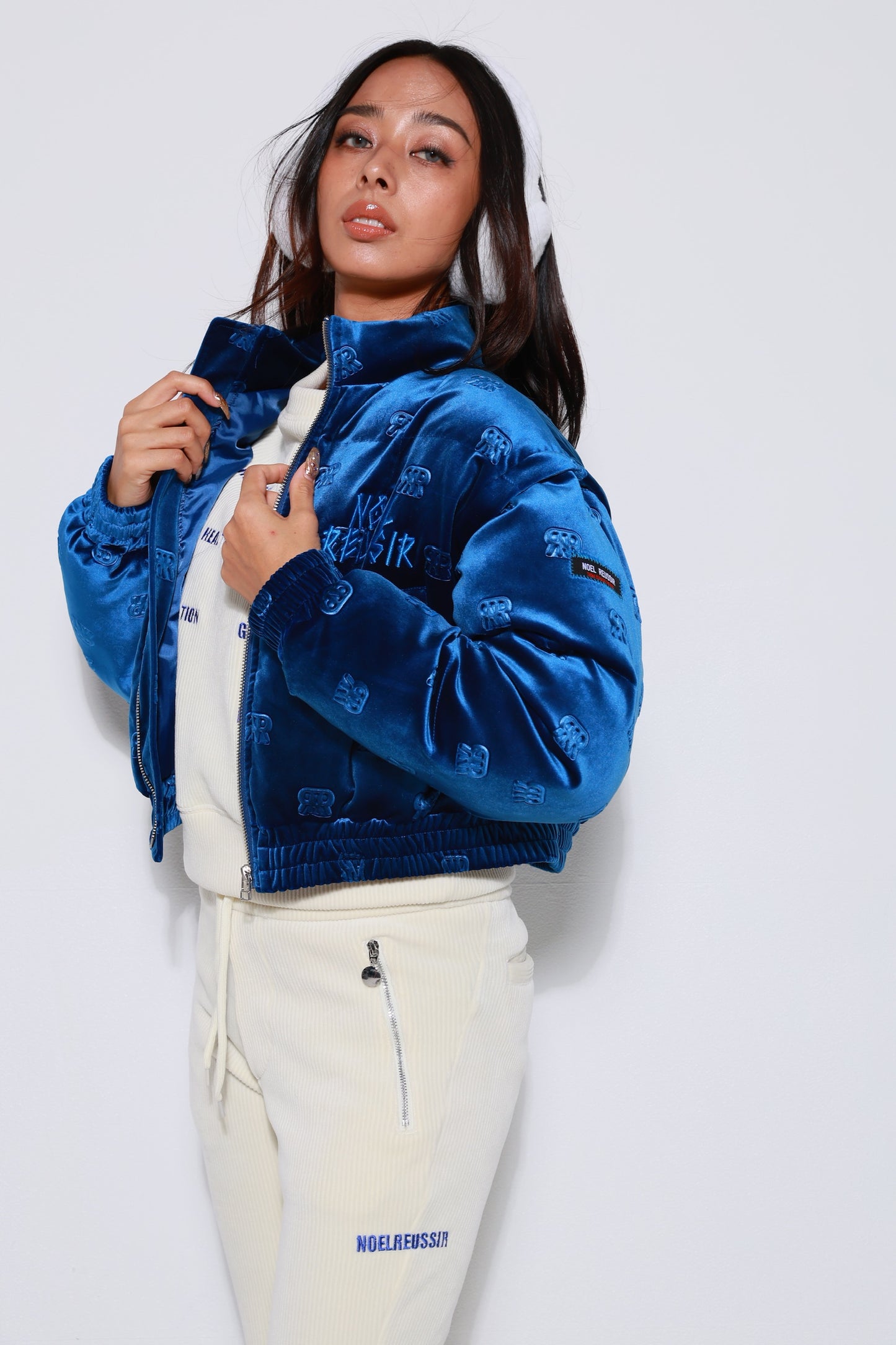 “Velvet Embossed Two-Way Outer Jacket”