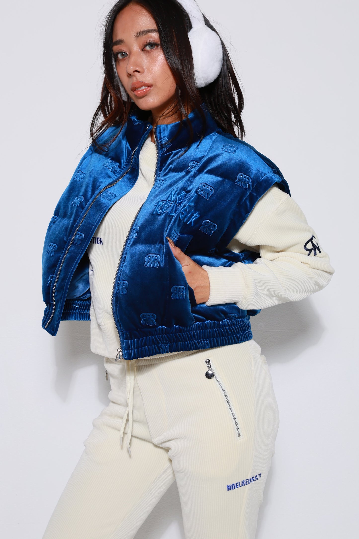 “Velvet Embossed Two-Way Outer Jacket”
